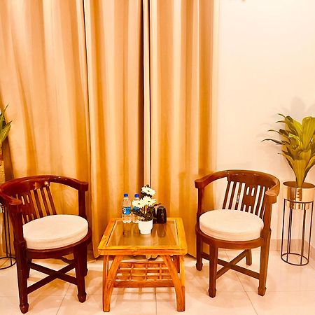 Sampat Royal Cafe Hotel Deli Exterior foto